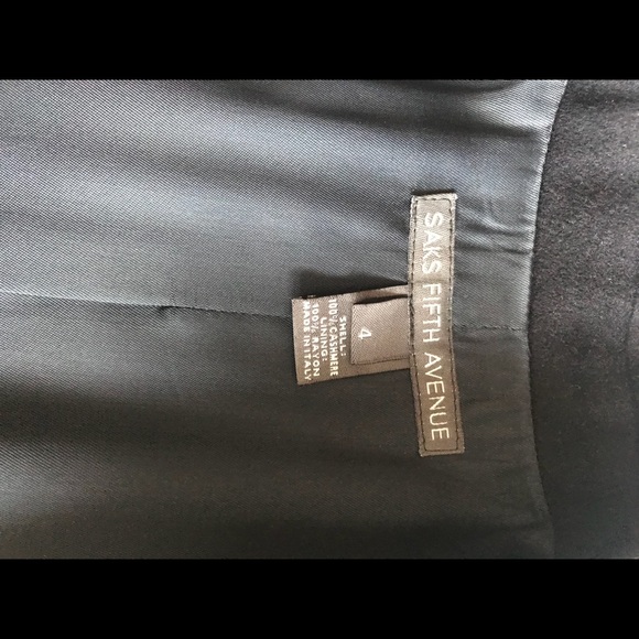 Saks Cashmere navy 3 button blazer size 4 like new - Picture 3 of 7